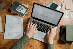 perbedaan content writer dan copywriter